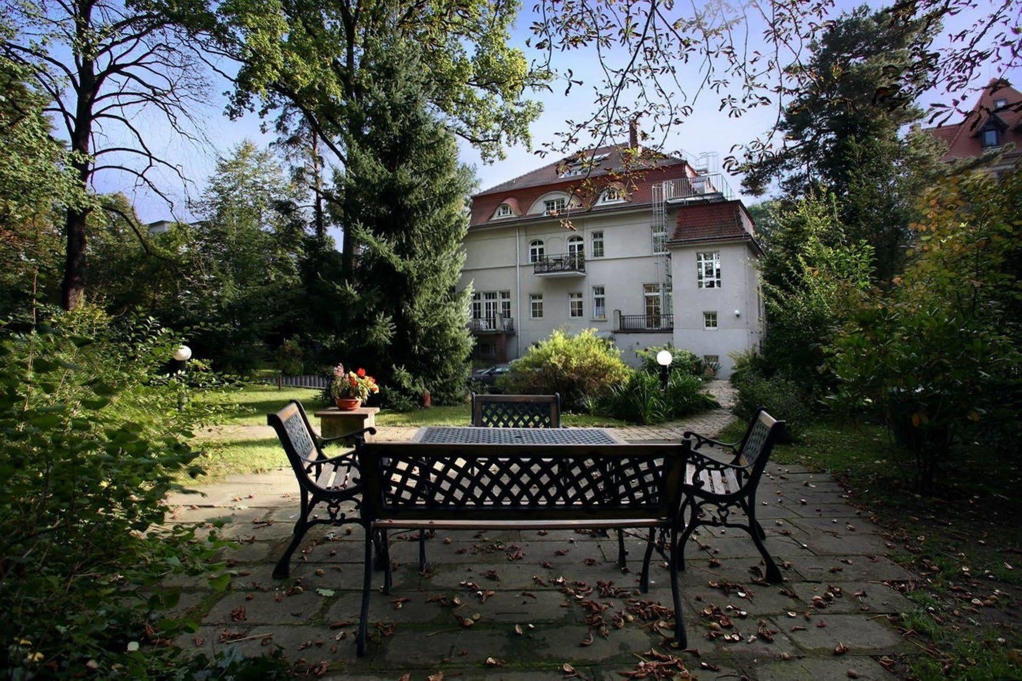 Aparthotel Villa Freisleben Dresden Bagian luar foto
