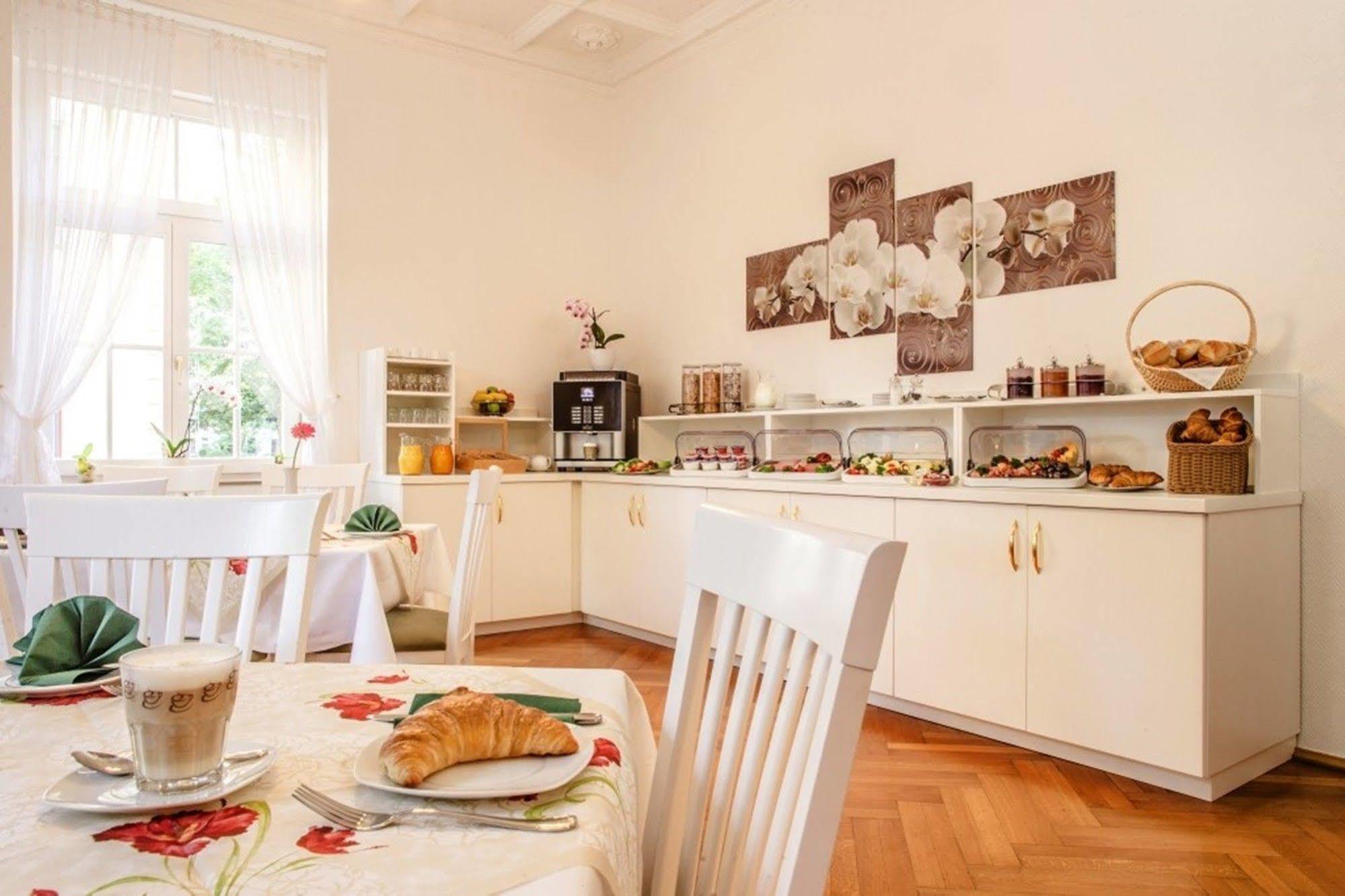 Aparthotel Villa Freisleben Dresden Bagian luar foto